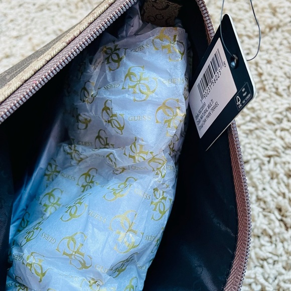 Guess Makeup / Cosmetic Bag - Picture 4 of 6